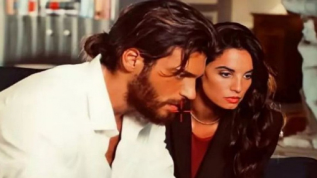 Can Yaman e Francesca Chillemi sul set di Viola come il mare.