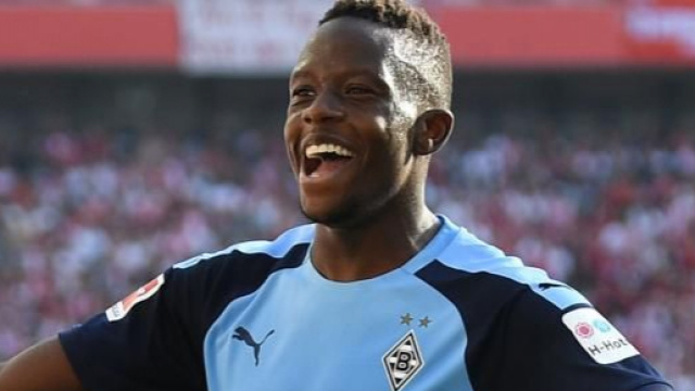 Denis Zakaria, centrocampista della nazionale della Svizzera.