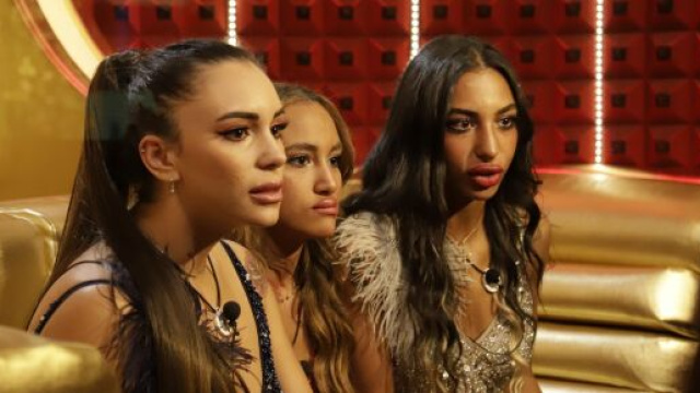 GFVip, le sorelle Selassi&eacute; e Belli su due vip: 'Una puzza di pesce, l'altra col cerume'.