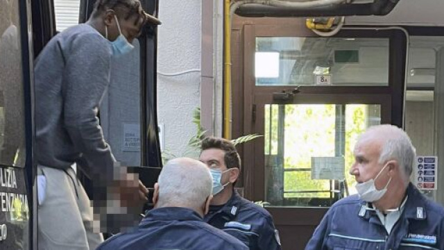 Macerata, turista inglese rapito, i 4 ragazzi fermati si difendono: 'Era una messinscena'.