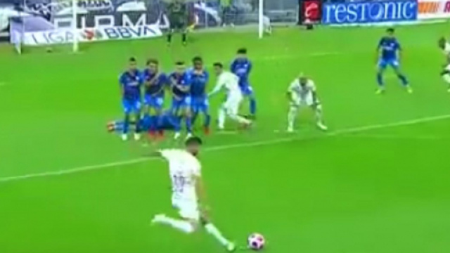 Le coup franc magnifique de Gignac avec les Tigres (capture YouTube)