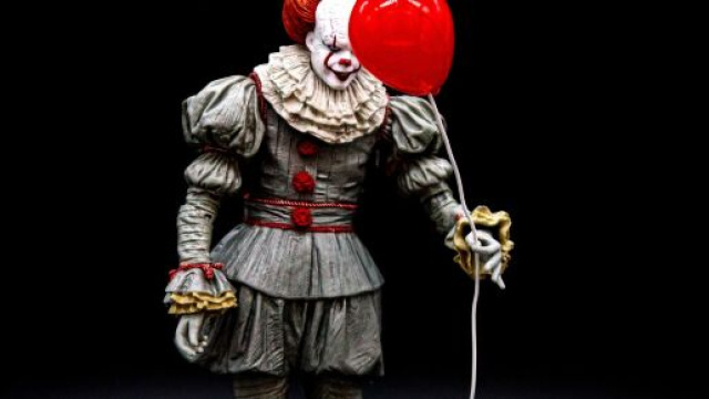 Il terrificante pagliaccio It di Stephen King.