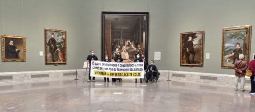 Las seis personas que fueron v&iacute;ctimas del aceite de colza protestando en el Museo del Prado (RRSS)