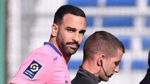 Adil Rami r&egrave;gle ses comptes avec les 'cr&eacute;tins qui ont voulu le noyer' (capture YouTube)