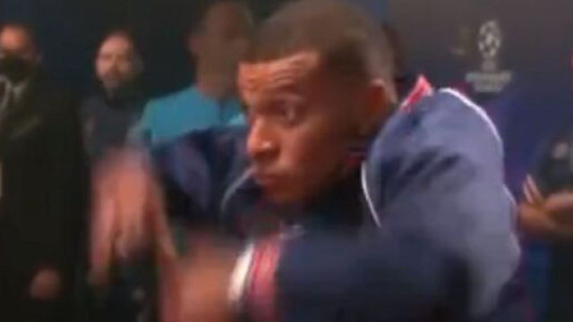 Le coup de sifflet qui a effray&eacute; Kylian Mbapp&eacute; (capture YouTube)