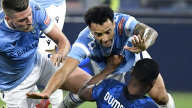 Lo scontro fra Anderson e Dumfries in Lazio-Inter.