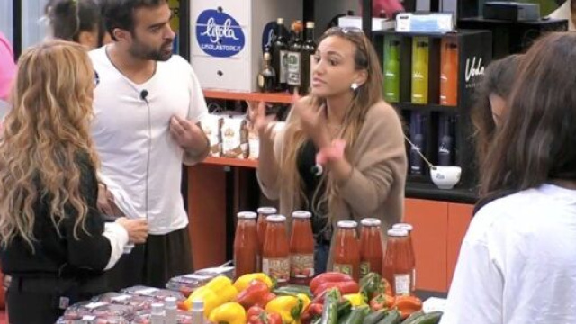 GFVip, Clarissa si scontra con Gianmaria per le pulizie: 'Io e Manila facciamo di pi&ugrave;'.