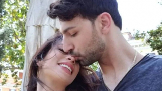 Raimondo Todaro e Francesca Tocca non si nascondono pi&ugrave;: effusioni in tv.