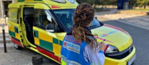 Muere electrocutado en su casa de Madrid al caer su móvil dentro de la bañera