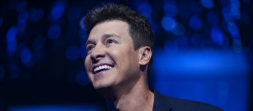 Apresentador assoprou as velinhas nesta quarta-feira (20) (Reprodu&ccedil;&atilde;o/Record TV)