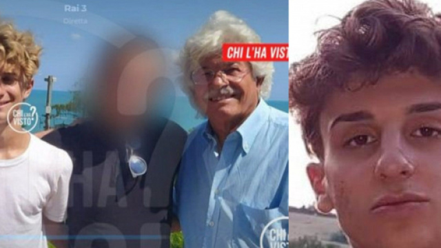 Da sinistra la foto di Razzi con un giovane somigliante ad Alessandro Venturelli, a destra il ragazzo scomparso il 5 dicembre 2020.