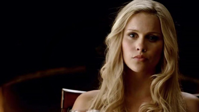 Claire Holt nei panni di Rebekah Mikaelson.