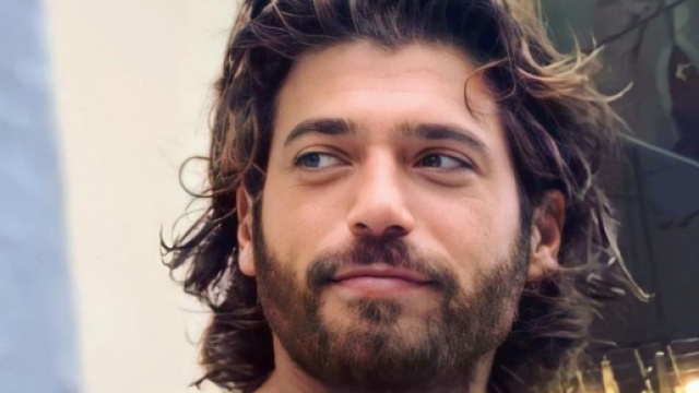 Can Yaman si frequenterebbe con Maria, una mora ventinovenne campana.
