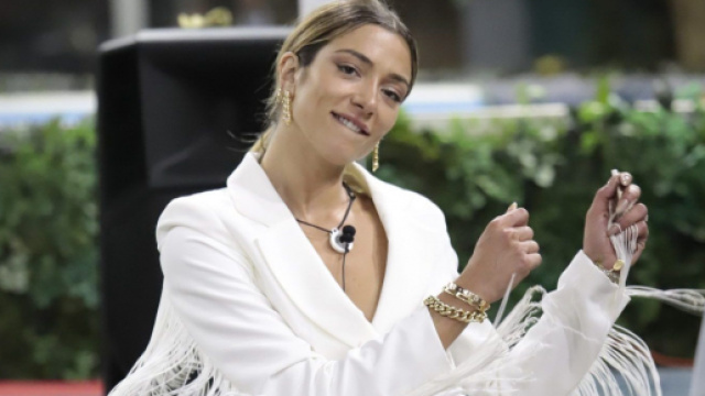 GF Vip, urla fuori dalla casa per Soleil Sorge