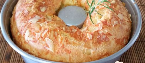 P&atilde;o de queijo na forma f&aacute;cil, r&aacute;pido e barato (Reprodu&ccedil;&atilde;o/Cozinhando Sem Gl&uacute;ten)