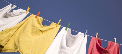 Factura de la luz: conviene usar la lavadora después del mediodía y no a la madrugada