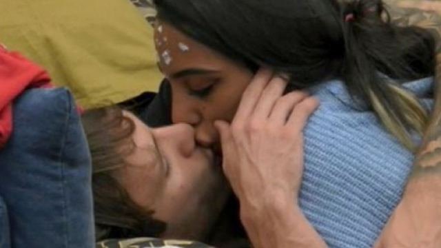 Grande Fratello Vip, Manuel e Lul&ugrave;: ritorno di fiamma tra baci e coccole nella notte.