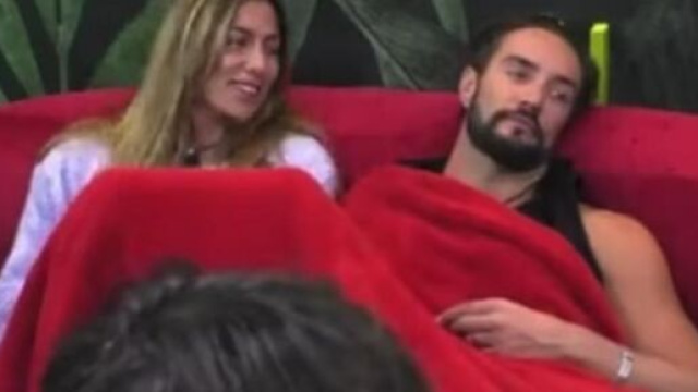 GF vip, Alex e Soleil sempre pi&ugrave; vicini.