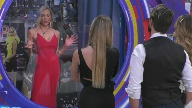 GFVip, Soleil cita l'ex di Eletti, Valentina replica: 'Imbarazzante'.