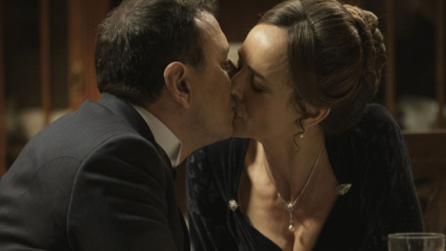 Una vita, trame Spagna: Marcos e Felicia si sposano grazie all'aiuto di Camino e Anabel.