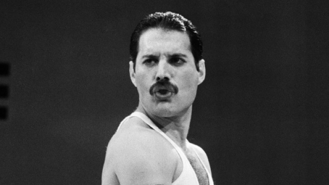 Annunciato un documentario su Freddie Mercury, a 30 anni dalla scomparsa del cantante dei Queen.