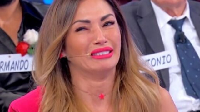 Uomini e Donne, anticipazioni prossime puntate: Ida subisce attacchi in studio e va via.