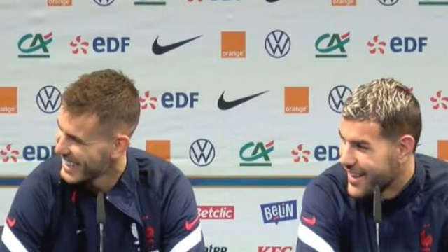 Les deux fr&egrave;res Hernandez en &eacute;quipe de France. (cr&eacute;dit Twitter &eacute;quipe de France)