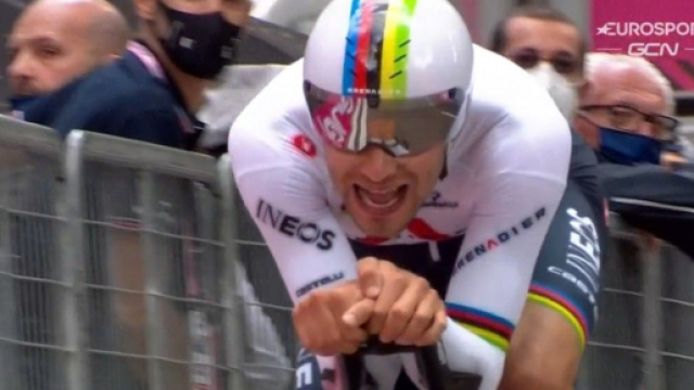Filippo Ganna impegnato allo scorso Giro d'Italia.