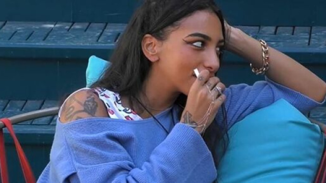 GF Vip 6, Lul&ugrave; perde le staffe con la regia: 'Dammi il tempo di alzarmi'.