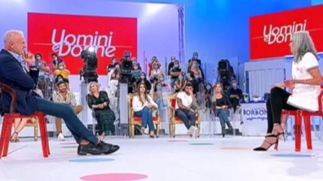 Uomini e donne, Isabella nel mirino