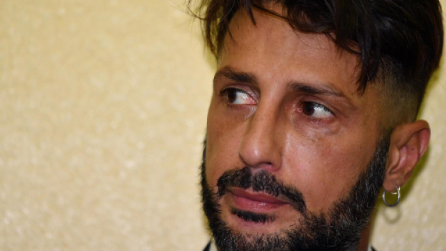 Fabrizio Corona evaso dagli arresti domiciliari: fermato a Genova.