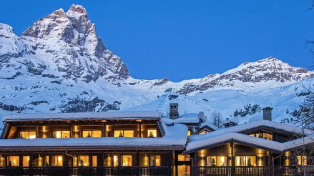 Aperture impianti da sci: Cervinia al via il 16 ottobre, obbligo green pass al chiuso.