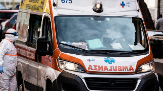 Cosenza: due ragazzi feriti in un incidente stradale, avrebbero impattato contro un muro (foto di repertorio).