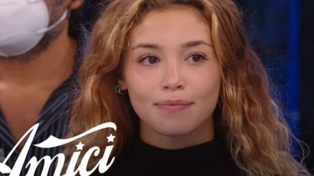 Amici, anticipazioni 14/11: Serena si infortuna e non si esibisce