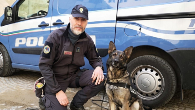 L'operazione &egrave; stata messa a segno anche grazie alla collaborazione dell'unit&agrave; cinofili della Polizia.