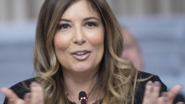 Selvaggia Lucarelli attacca Alfonso Signorini sul tema aborto.
