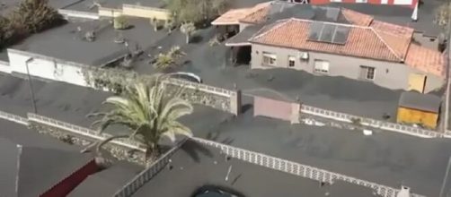 La ceniza del volc&aacute;n no deja de caer. (Fuente: captura de pantalla de un v&iacute;deo de RTVE Noticias)