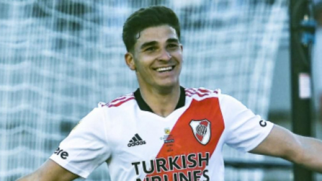 Julian Alvarez, punta del Rivel Plate.