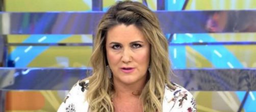 Carlota Corredera se dirige a la 'Marea azul' defendiendo a Roc&iacute;o Carrasco. (Captura de pantalla Telecinco)