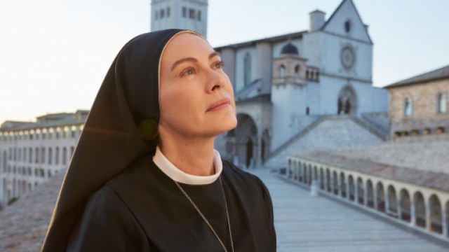 Elena Sofia Ricci, protagonista di Che Dio ci aiuti.