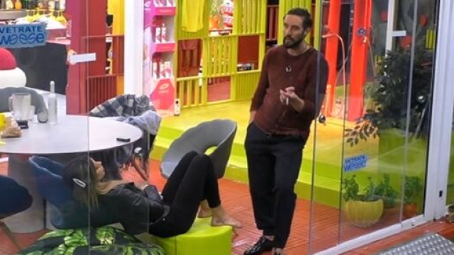 GF Vip, lungo confronto notturno tra Alex Belli e Soleil Sorge al termine della puntata del 15 novembre.