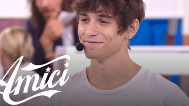 Amici, registrazione 17 novembre: Alex vince la sfida.
