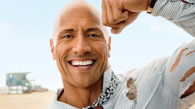 Chi &egrave; Dwayne Johnson, protagonista in Red Notice.