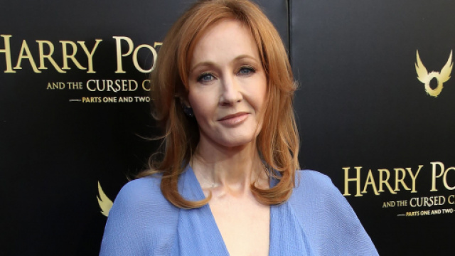 Harry Potter : J.K. Rowling ne sera pas dans l'&eacute;pisode sp&eacute;cial des 20 ans du film - Source : capture d'&eacute;cran, Facebook