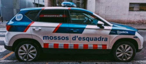 Los Mossos d'Esquadra han revelado que la joven fue abandonada en una zona muy fr&iacute;a (Twitter/@mossos)