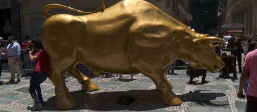 Touro da Bolsa de Valores seria pl&aacute;gio do Touro de Wall Street, diz advogado (Reprodu&ccedil;&atilde;o/G1)