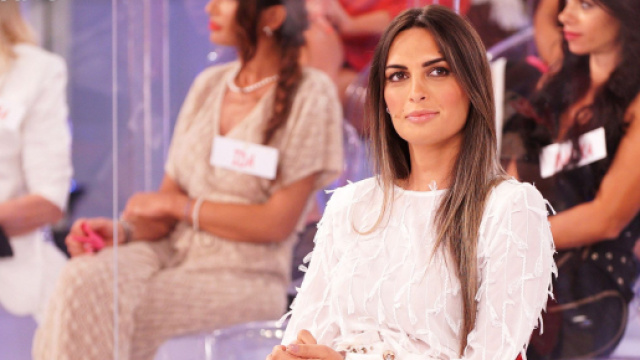 Uomini e Donne, puntata del 18 novembre: Andrea Nicole cade (Video).