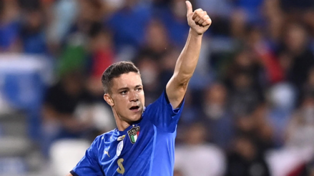 Giacomo Raspadori con la maglia della nazionale.