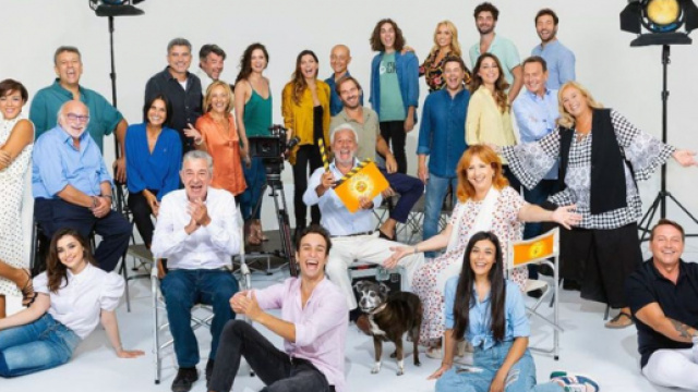Un posto al sole, il cast al completo.