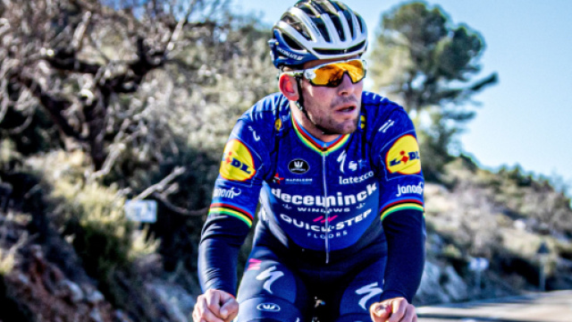 Ciclismo, brutta caduta per Cavendish alla Sei Giorni di Gand: via in barella.